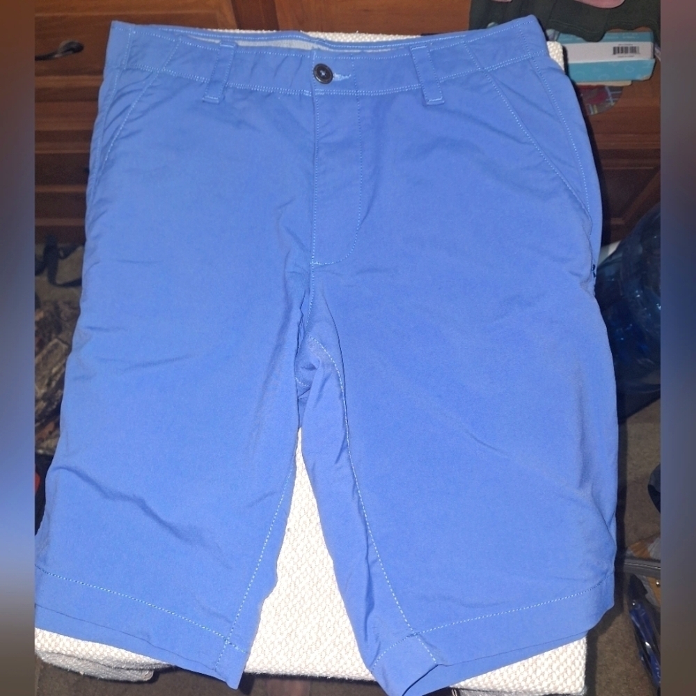 Under Armour Men's Loose Fitting Heatgear Blue Shorts In A Size 32 Waist. EUC